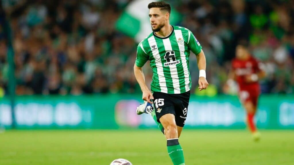 El Real Betis rechaza la primera oferta por Álex Moreno