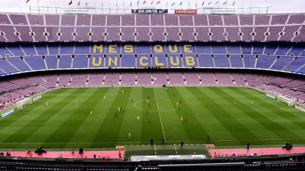 Camp Nou - FC Barcelona (99.354 espectadores), uno de los estadios de fútbol más grandes del mundo