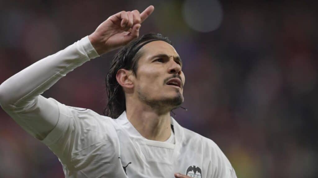 Cavani podría salir del Valencia en verano