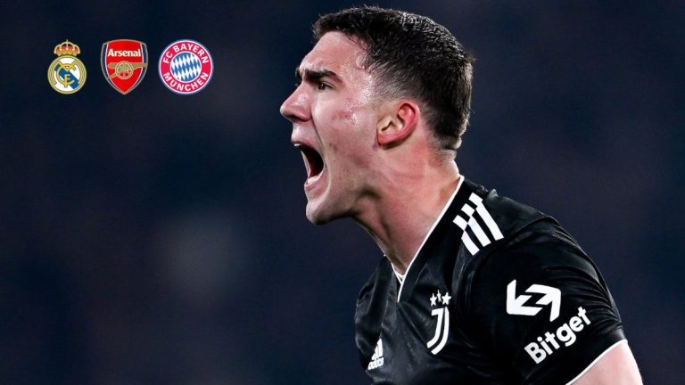 Dusan Vlahovic disputando un partido de Serie A con la Juventus